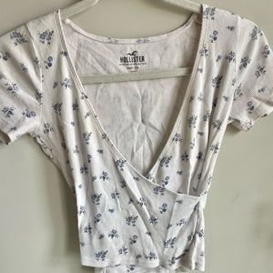 Hollister White and Blue Floral Short Sleeve Spring Summer Top